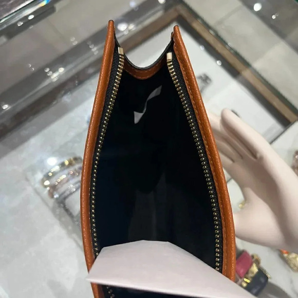 Marc Jacobs The Grind Leather Cosmetic Bag-S202L01PF22-240 - Picture 9 of 11